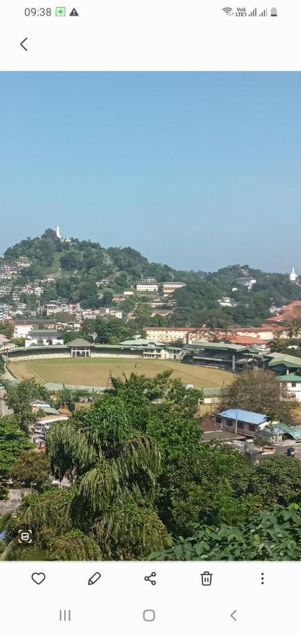 Kelum Homestay Kandy Buitenkant foto