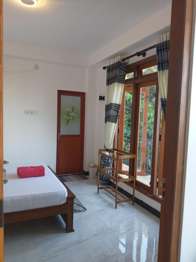 Kelum Homestay Kandy Buitenkant foto