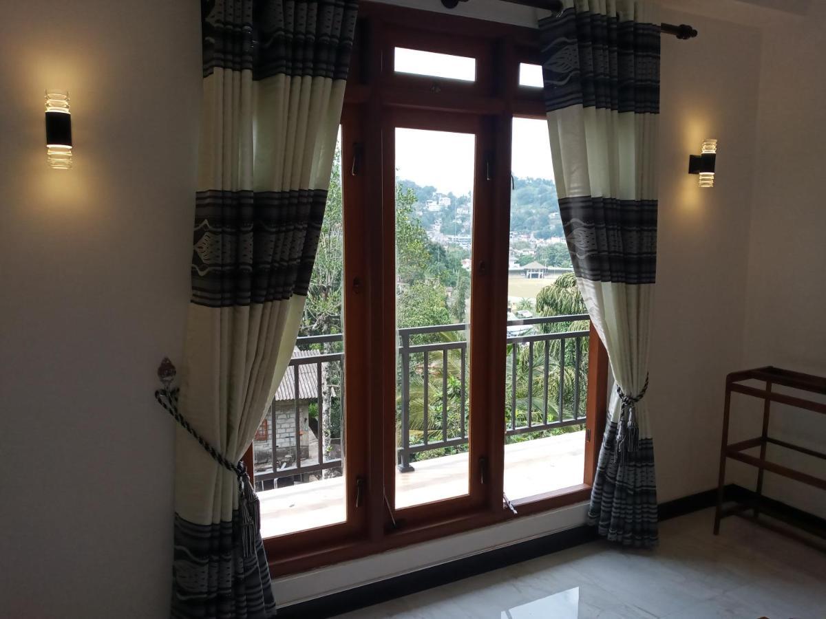 Kelum Homestay Kandy Buitenkant foto
