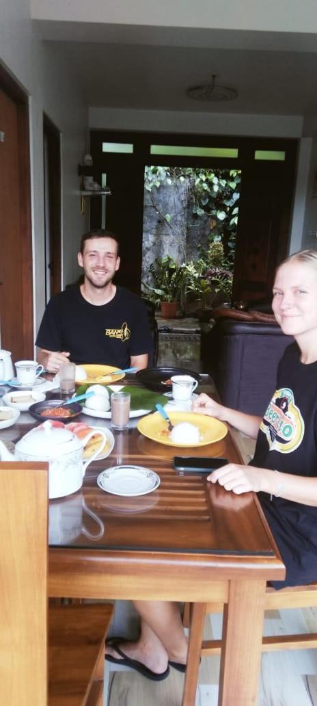 Kelum Homestay Kandy Buitenkant foto
