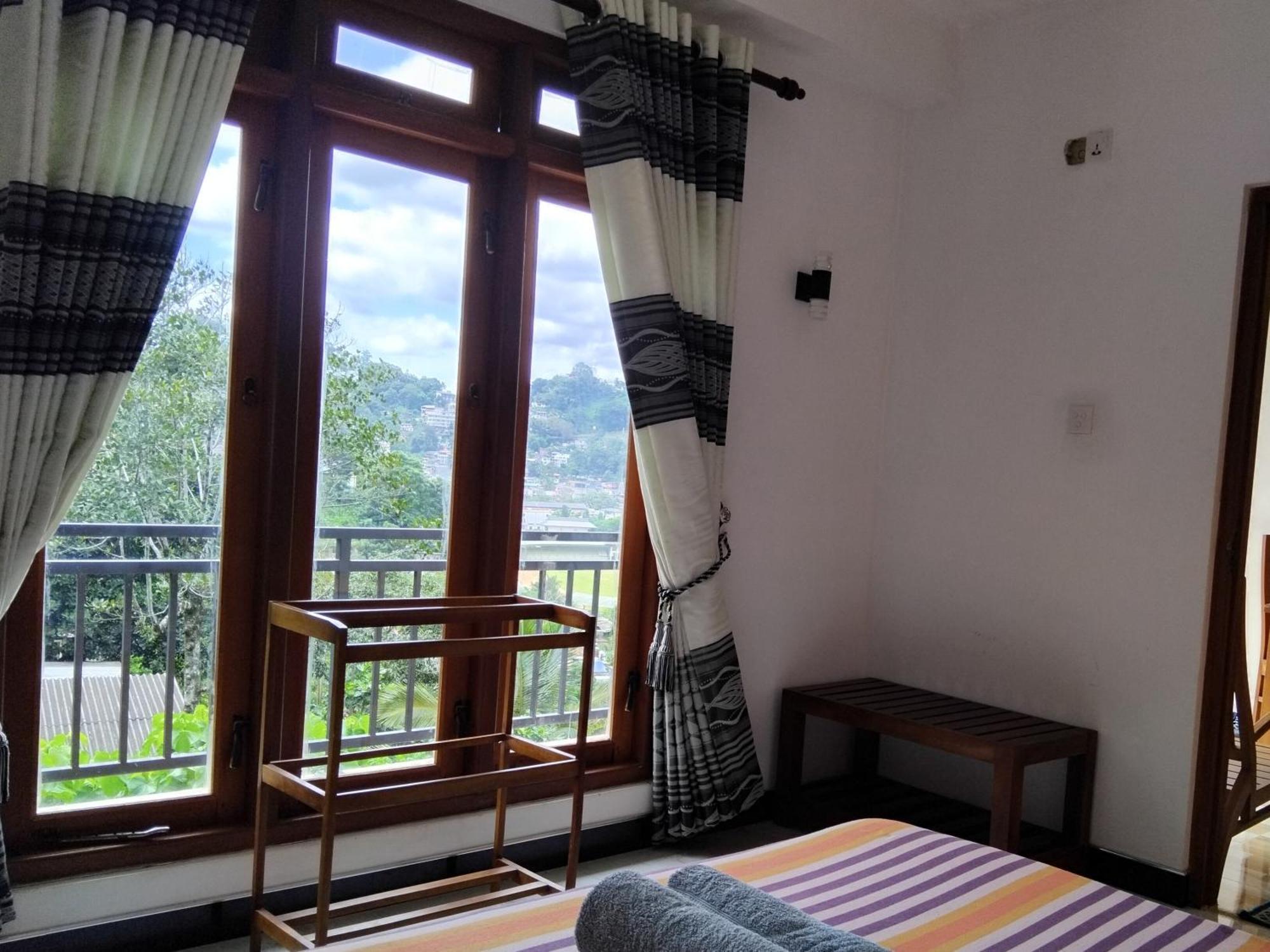 Kelum Homestay Kandy Buitenkant foto