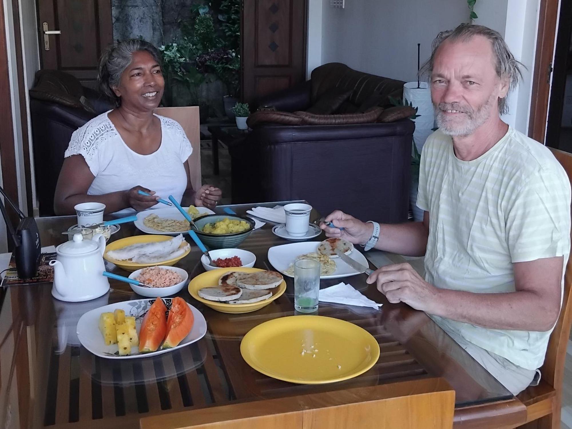 Kelum Homestay Kandy Buitenkant foto