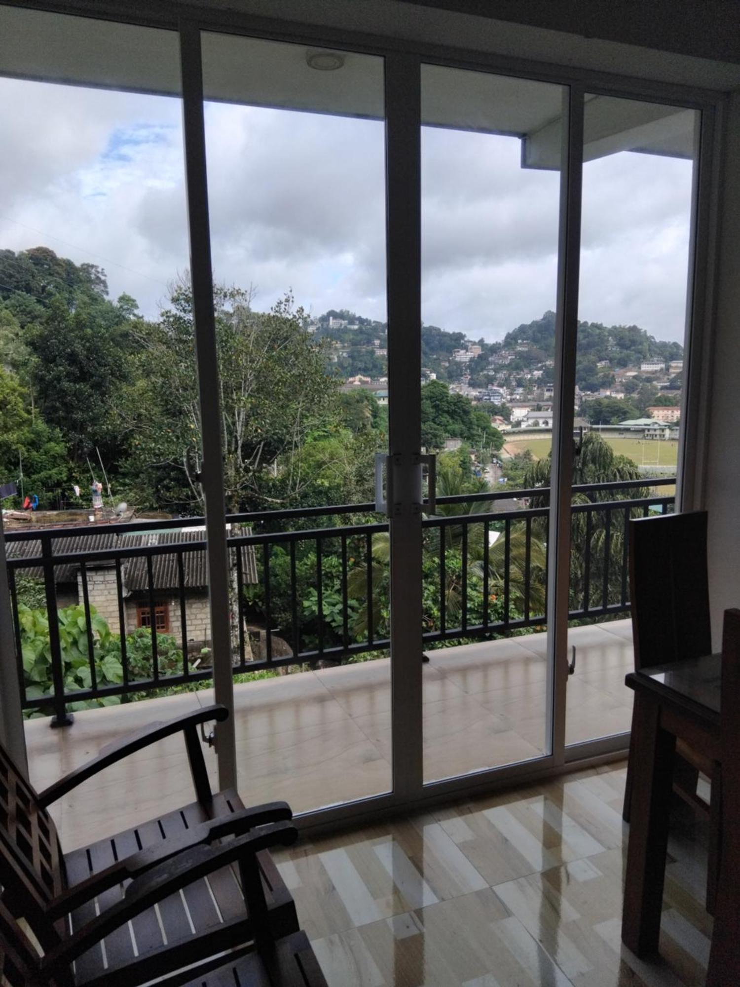 Kelum Homestay Kandy Buitenkant foto