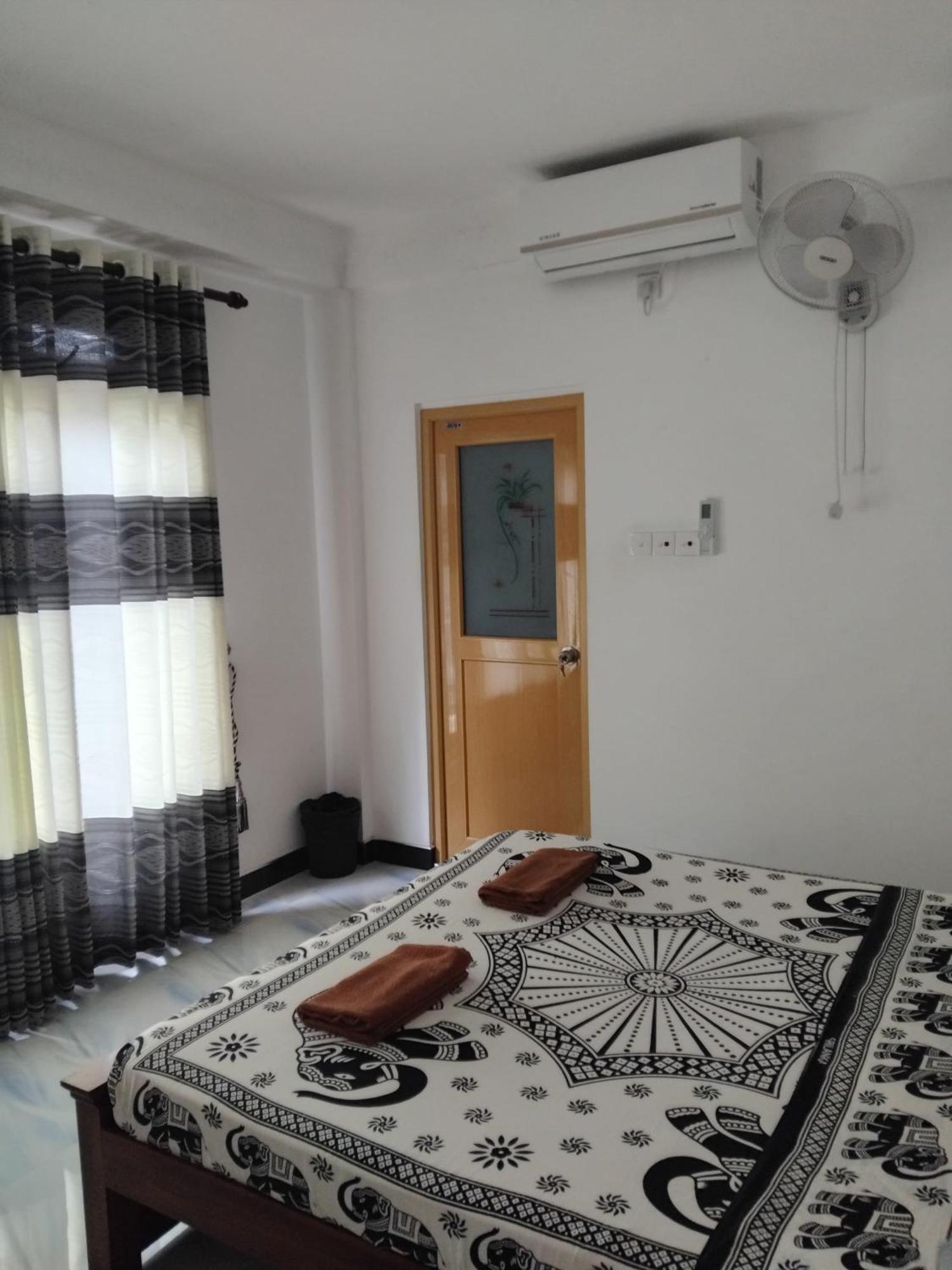 Kelum Homestay Kandy Buitenkant foto