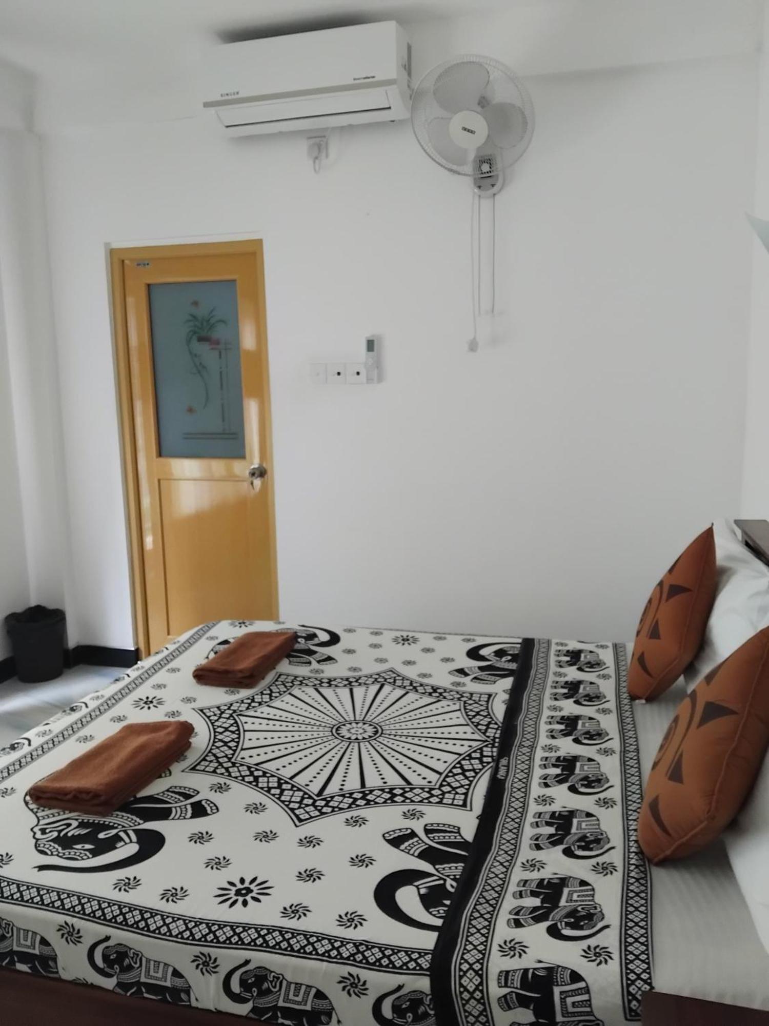 Kelum Homestay Kandy Buitenkant foto