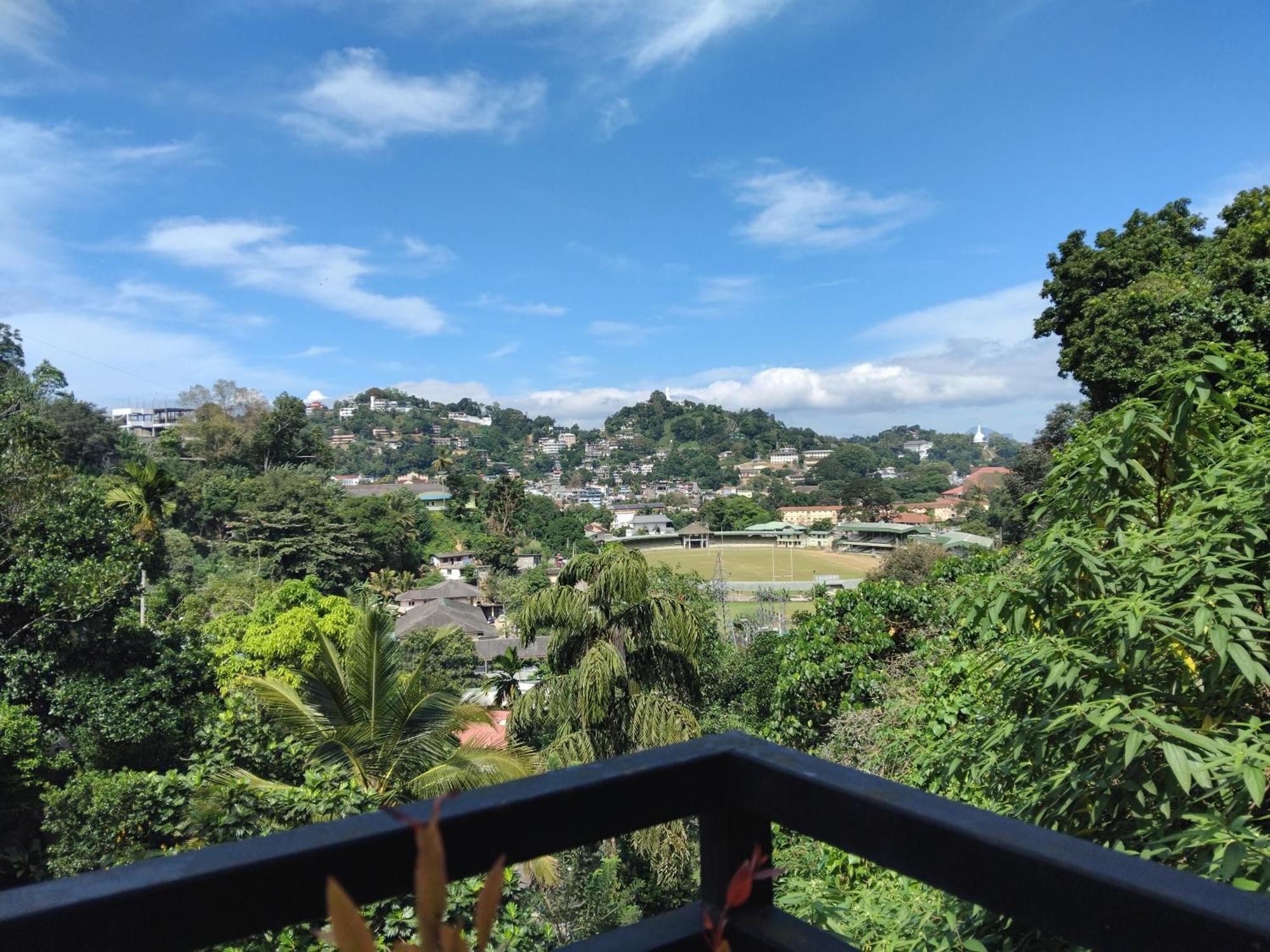 Kelum Homestay Kandy Buitenkant foto