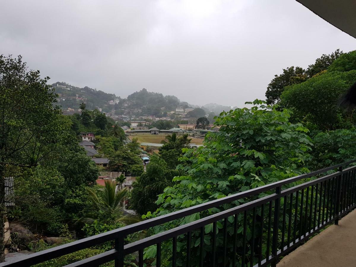 Kelum Homestay Kandy Buitenkant foto