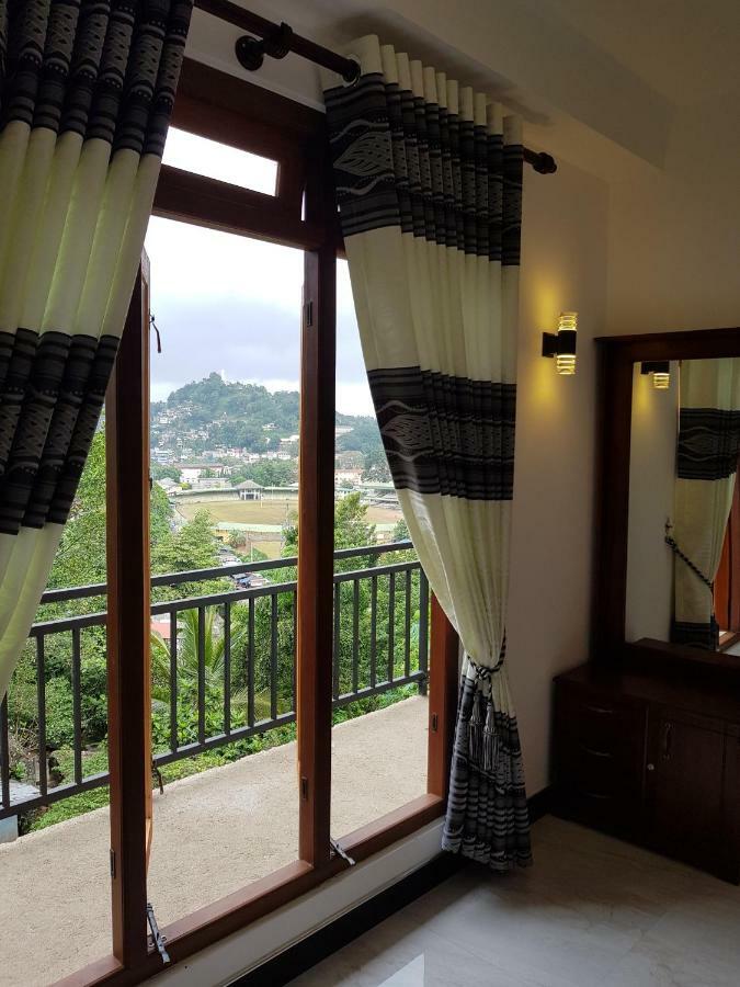 Kelum Homestay Kandy Buitenkant foto