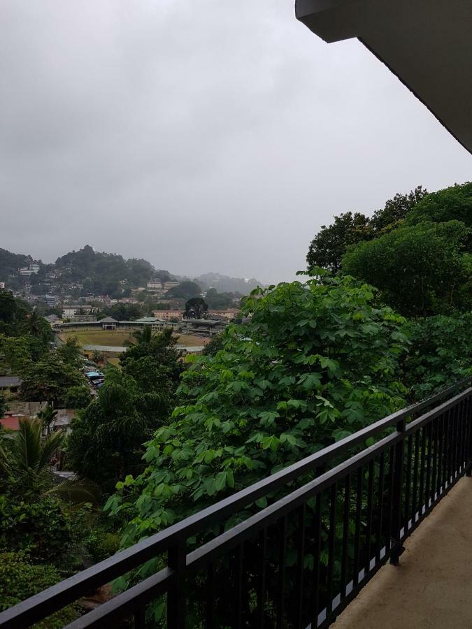 Kelum Homestay Kandy Buitenkant foto
