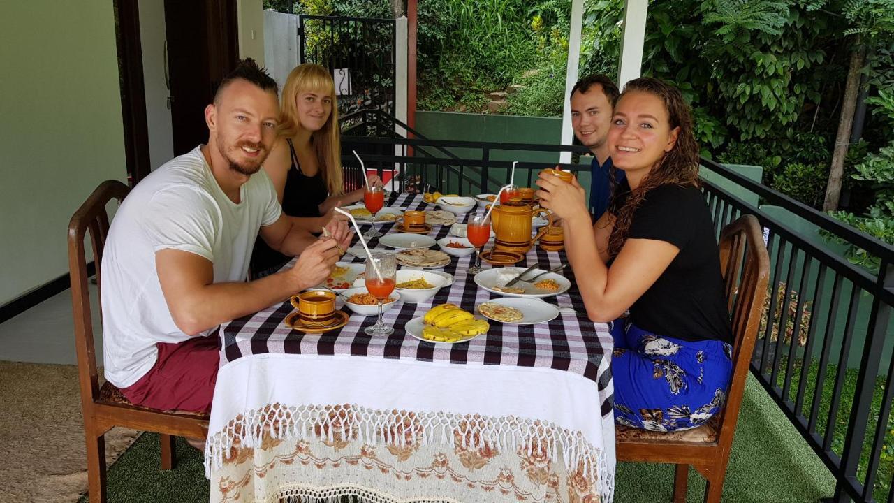 Kelum Homestay Kandy Buitenkant foto